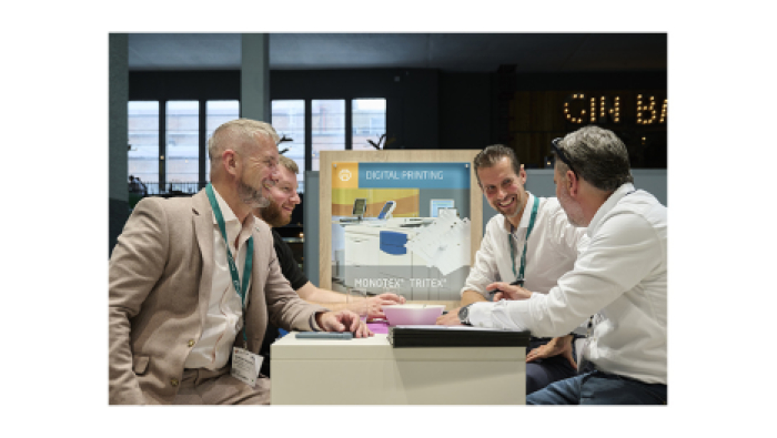 A group of peers interact at Labelexpo Europe 2023.